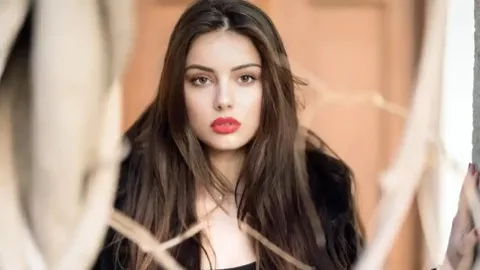 今年国庆档总票房破8亿