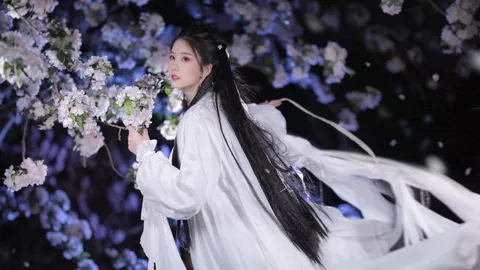 广东男子摸店员腿