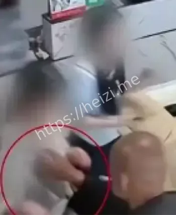 男子穿僧服不雅行为