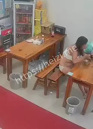 脱衣打人事件引热议