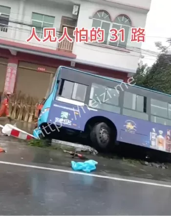 正英大道公交站事故