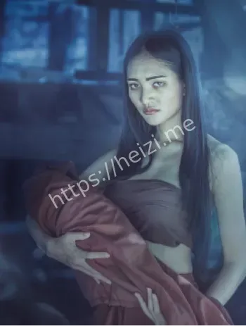 鬼妻爬床游客吓晕视频