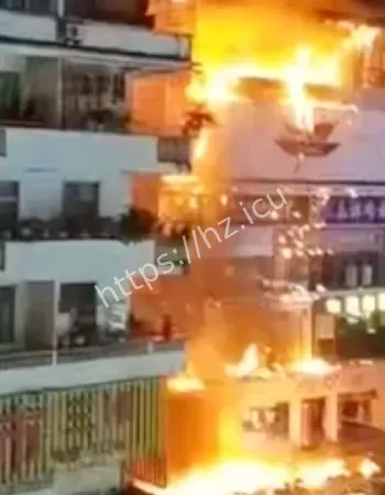 凌晨惊现火烧连营