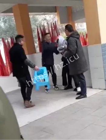 强制收15元剪头发