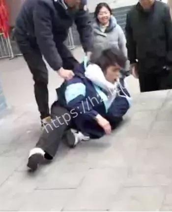 强制收15元剪头发