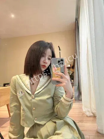 杨嘉婧03年短发女孩