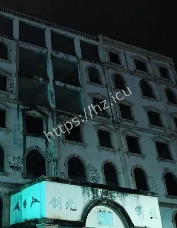 废弃墓碑楼闹鬼传闻